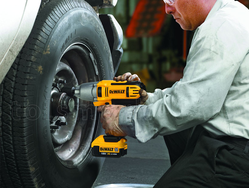 Акумулаторен ударен гайковерт DeWALT DCF889M2 на 1/2